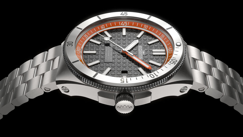 Fortis-Marinemaster-M-44-mit-BlockBracelet-Massivband