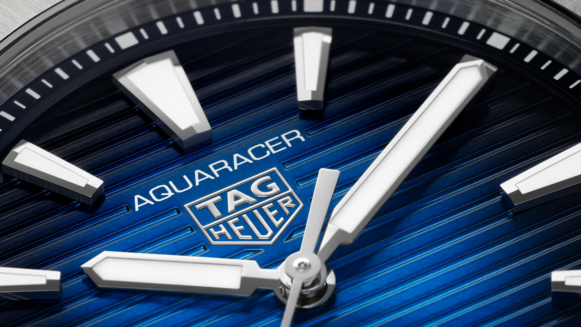 TAG Heuer Aquaracer Professional 200 Close-Up Look