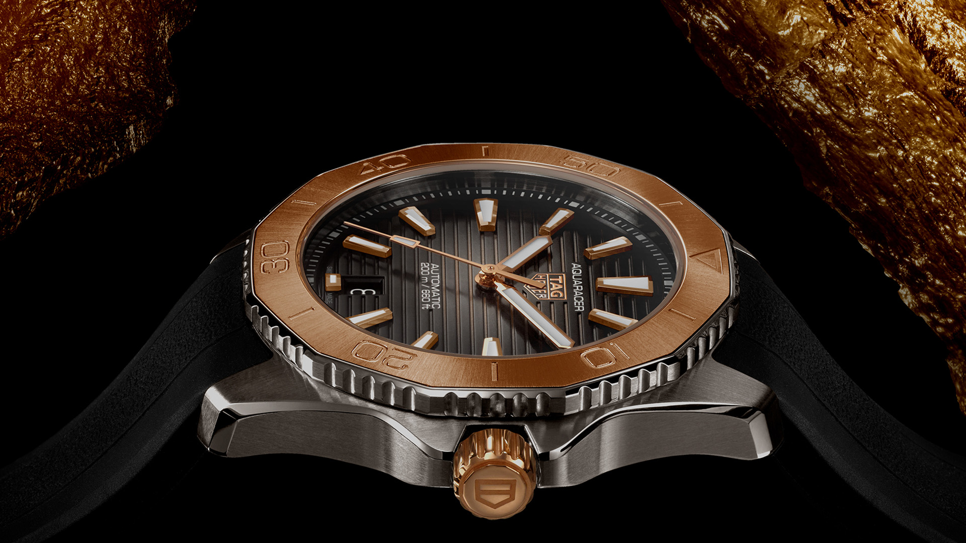 TAG Heuer Aquaracer Professional 200 Steel and Gold Seite