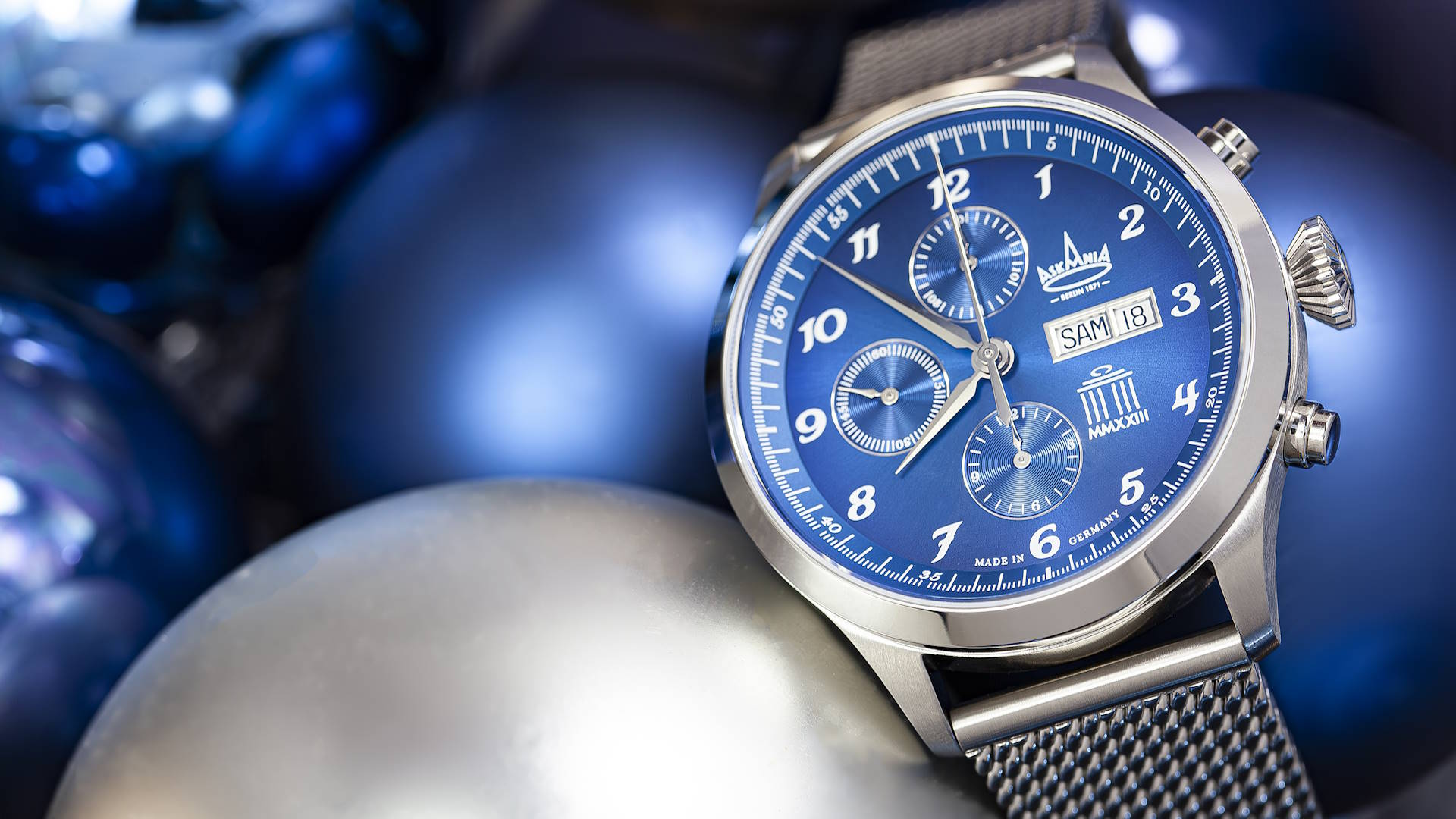 Askania krönt das Jahr mit ihrer limitierten Uhrenedition Quadriga. Erhältlich sind 152 Stück zum Preis von jeweils 5390 Euro.