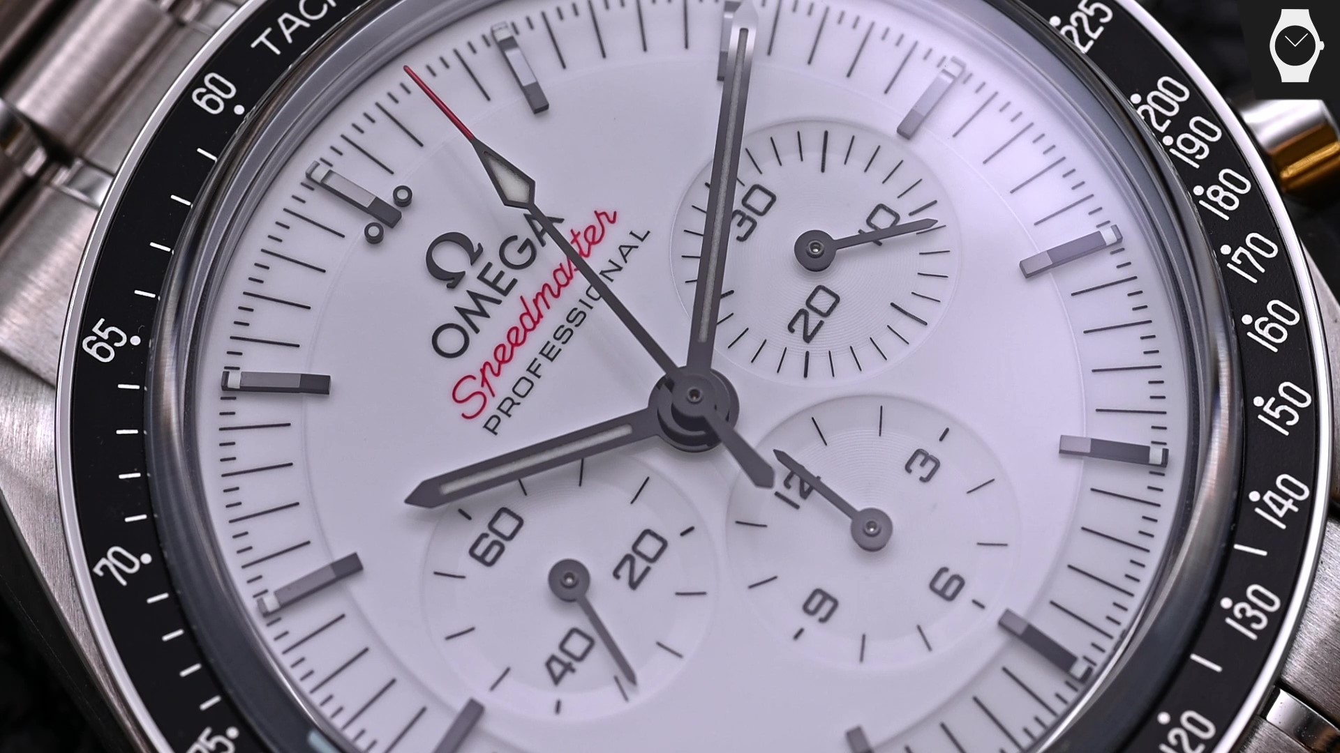 Weiße Omega Speedmaster Professional Moonwatch Detail