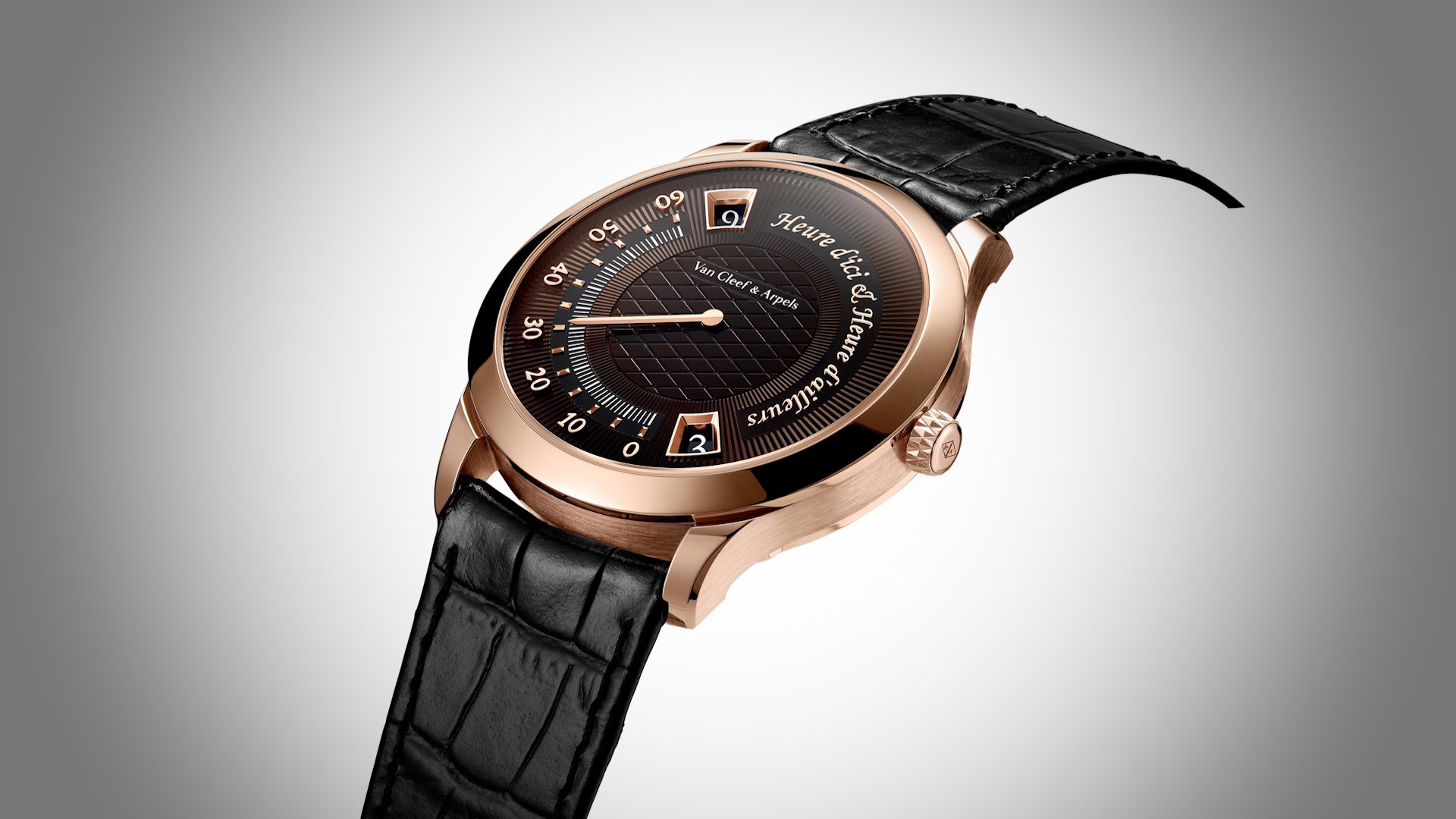 Originelle Interpretation einer zweiten Zeitzone: Midnight Heure d’ici & Heure d’ailleurs von Van Cleef & Arpels verbindet zwei springende Stunden mit einer retrograden Minutenanzeige.