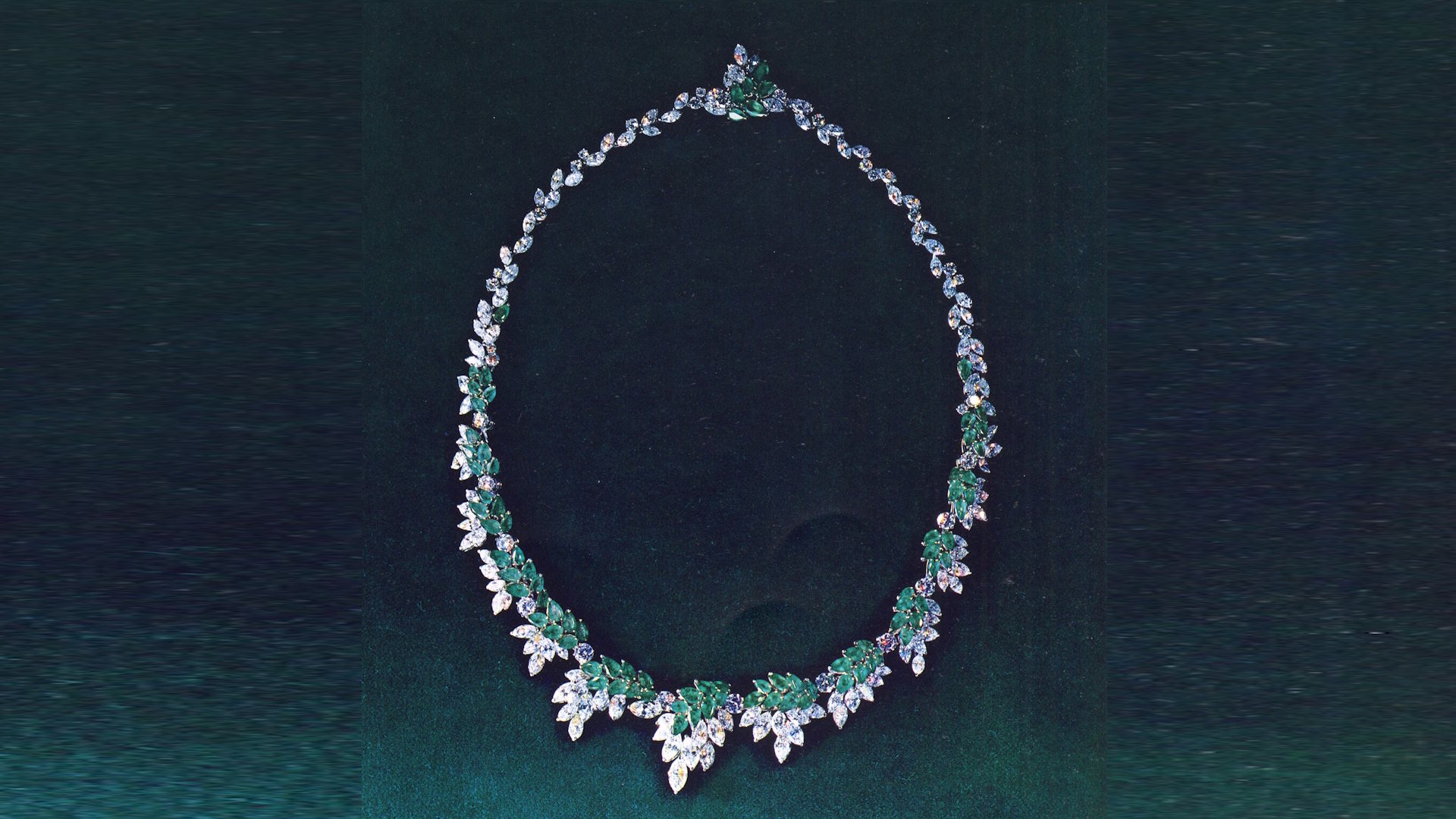 Collier aus Diamanten und Smaragden aus dem Atelier von René Kern.