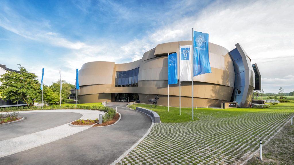 ESO Supernova Planetarium & Besucherzentrum als Veranstaltungsort einer Ausstellung von IWC