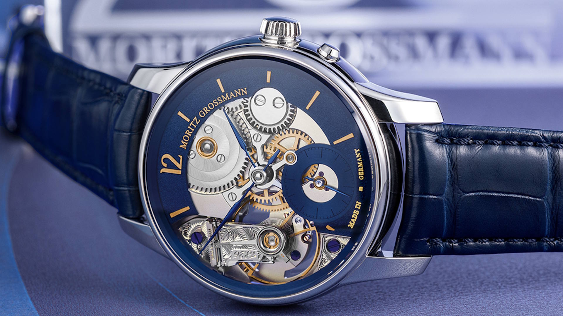 Offenherzig: Backpage Tremblage in einem eleganten Blauton zeigt die fein finissierte Mechanik. Das Modell erscheint als vierte Sonderedition zum 200. Geburtstag von Moritz Grossmann.