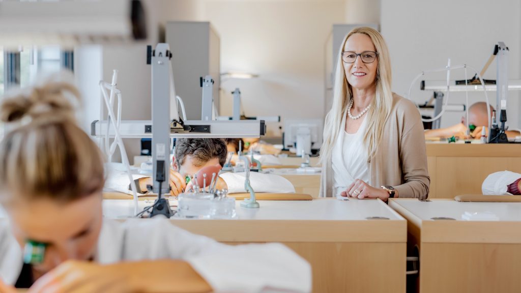Christine Hutter lässt den Namen Moritz Grossmann in Glashütte wieder aufleben. Sie leitet die Manufaktur, die nun den 200. Geburtstag ihres Gründers feiert.