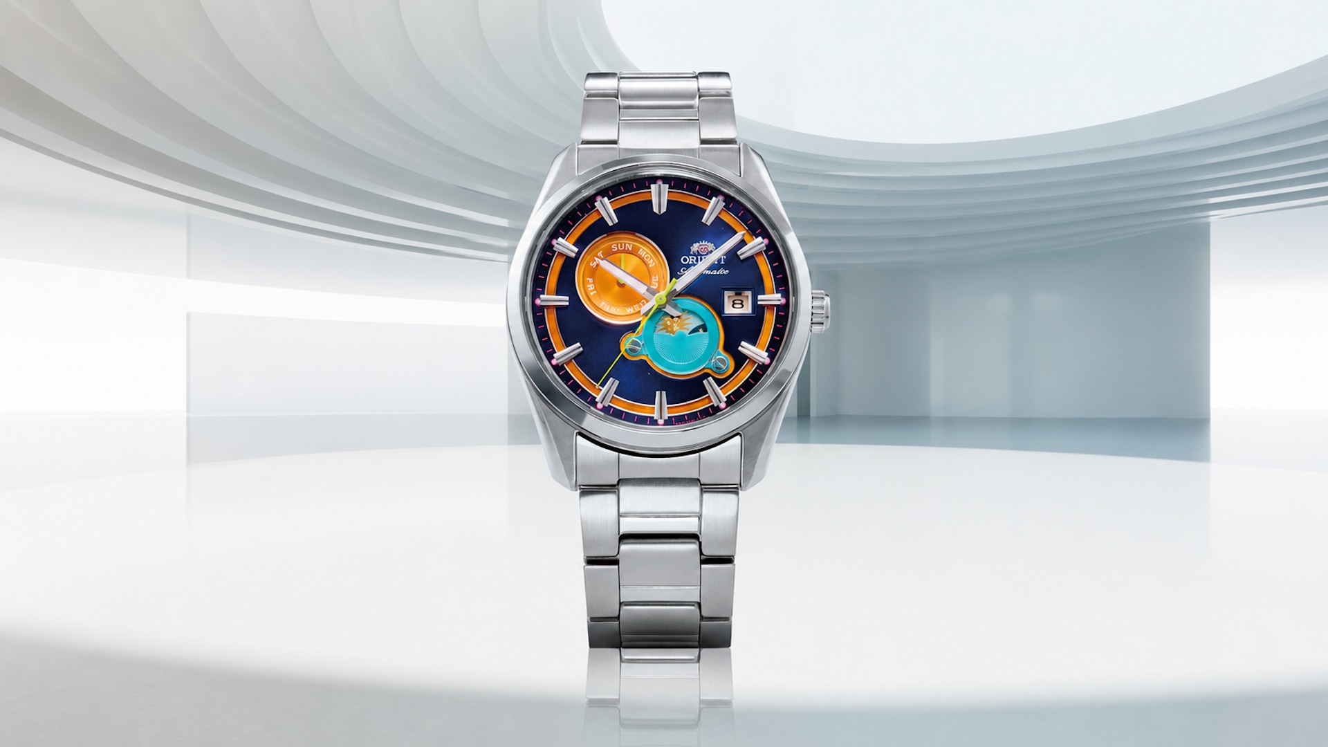Orient Diver Design 40 mit modernem Farbverlaufs-Zifferblatt, 39,9 Millimeter großem Edelstahlgehäuse, Automatikkaliber F6722, Saphirglas und Wasserdichtigkeit bis 20 bar – eine mechanische Taucheruhr für Alltag und Wassersport.