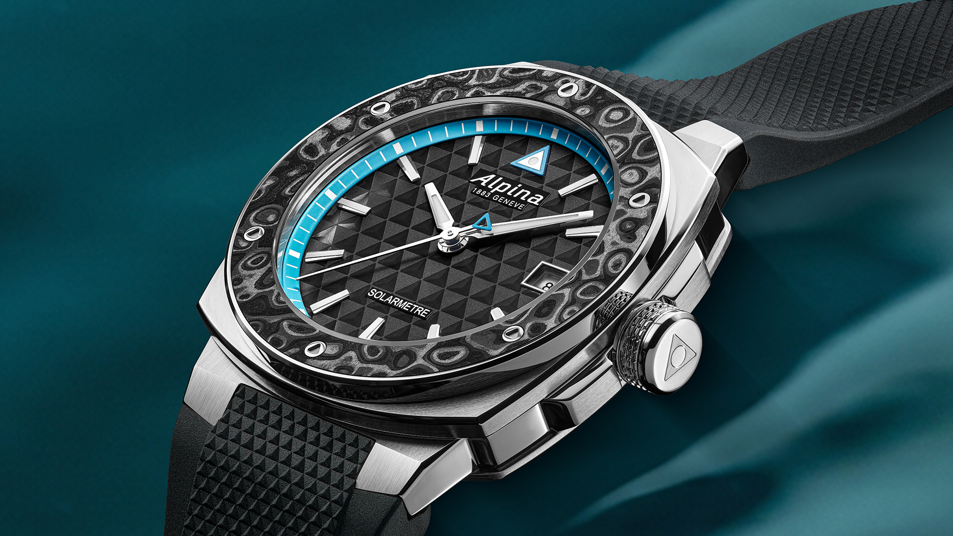 Kraft des Lichts: Das Modell Alpiner Extreme Solarmetre Route du Rhum kombiniert ein 37,5-Millimeter-Edelstahlgehäuse mit einem Schweizer Solarwerk, das gemeinsam mit La Joux-Perret entwickelt wurde.